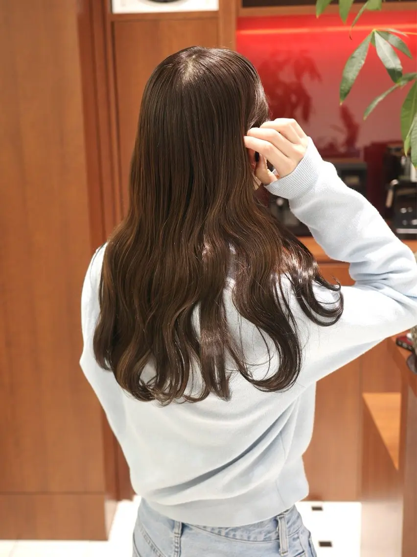 ロング トリートメント ヘアカラー (h)wim rinのヘアスタイル