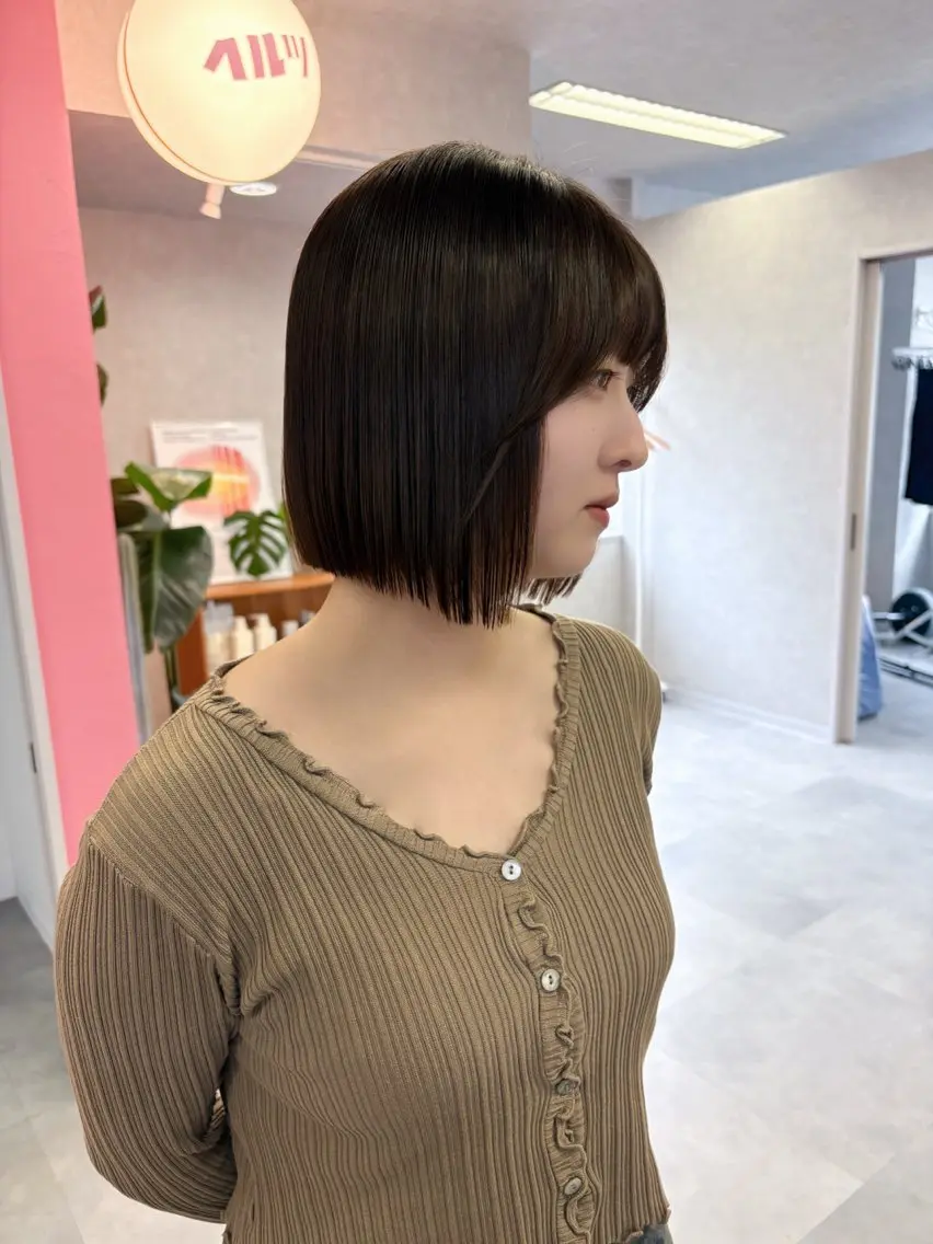 ショート 切りっぱなしボブ ボブ Hz/ヘルツ SHIHOのヘアスタイル