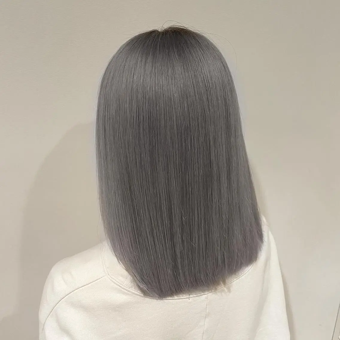 ミディアム アッシュ アッシュグレー アッシュグレージュ ミストバング ボブ カット ヘアカラー トリートメント レイヤー /ブリーチ/溝口誠二のヘアスタイル