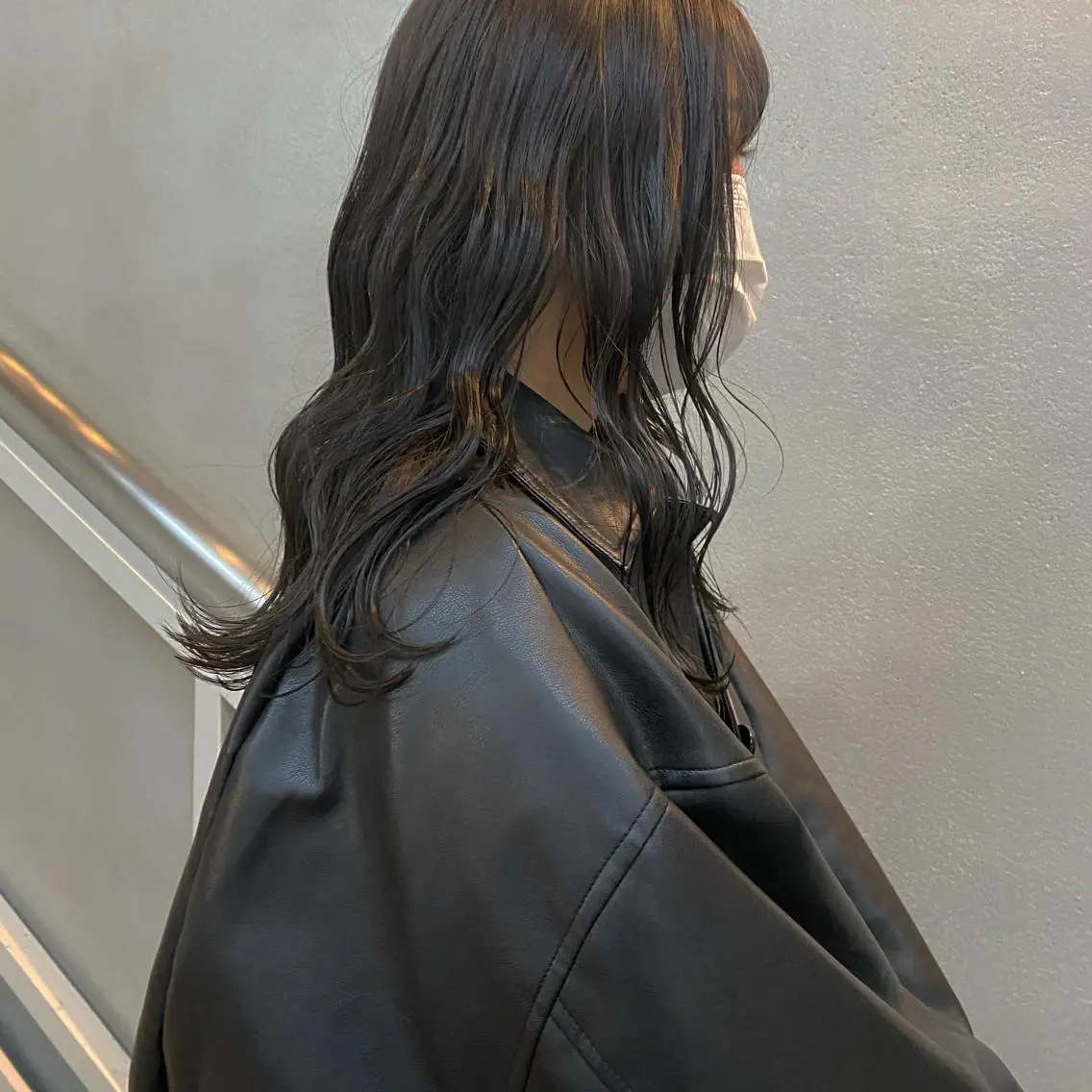 ロング カラー オリーブグレー オレンジ カット ヘアカラー トリートメント ウルフカット 811 大阪梅田 ウルフのヘアスタイル