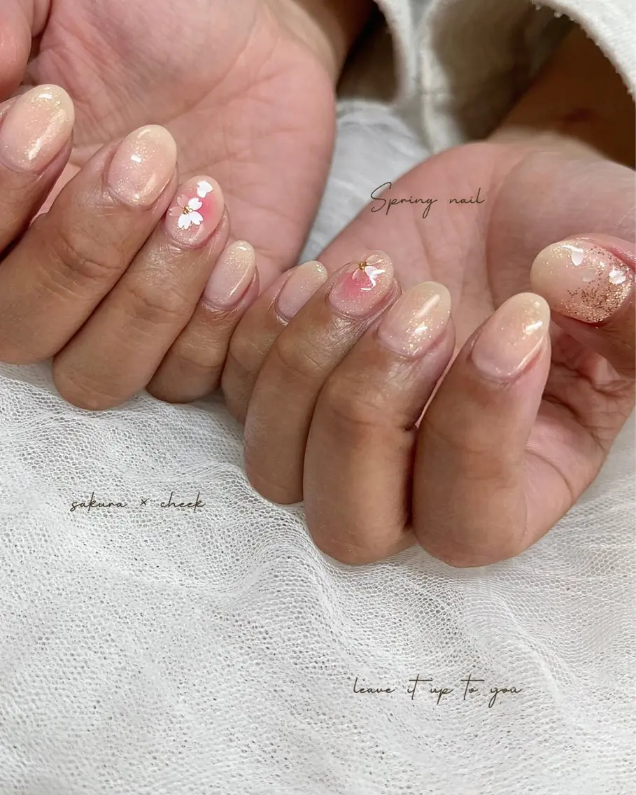 ネイル チークネイル 桜ネイル キラキラネイル ラメ(グリッター) ピンク nail salon slothのネイルデザイン
