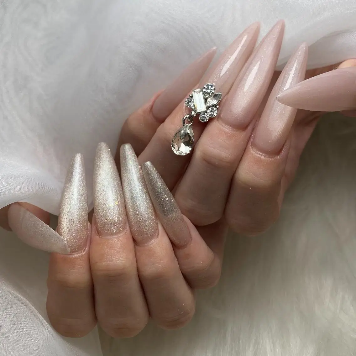 ネイル フラッシュネイル キラキラネイル 持ち込み ワンホンネイル 池袋🫧 Nailのネイルデザイン