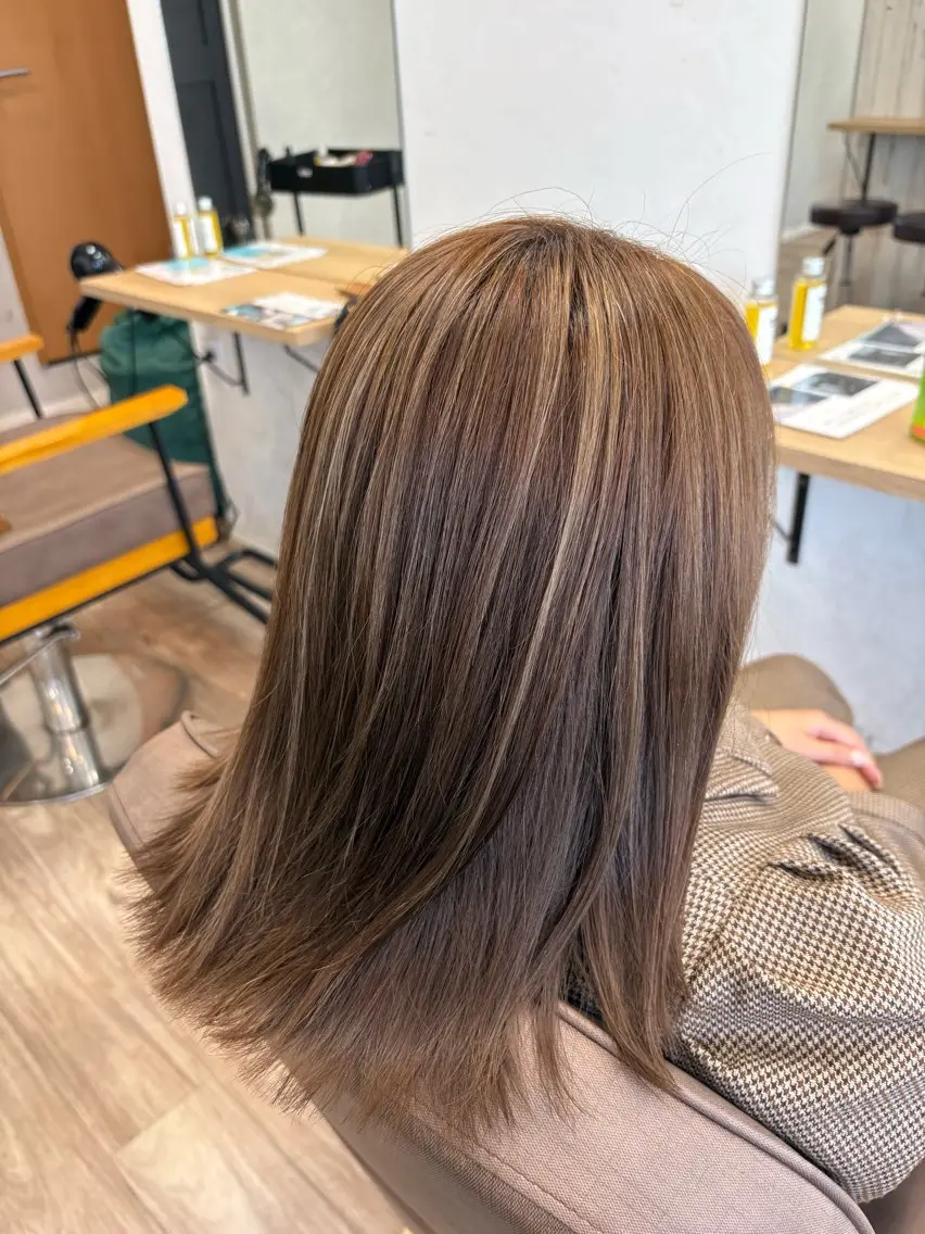 カットカラーハイライト  トリートメント追加可の写真