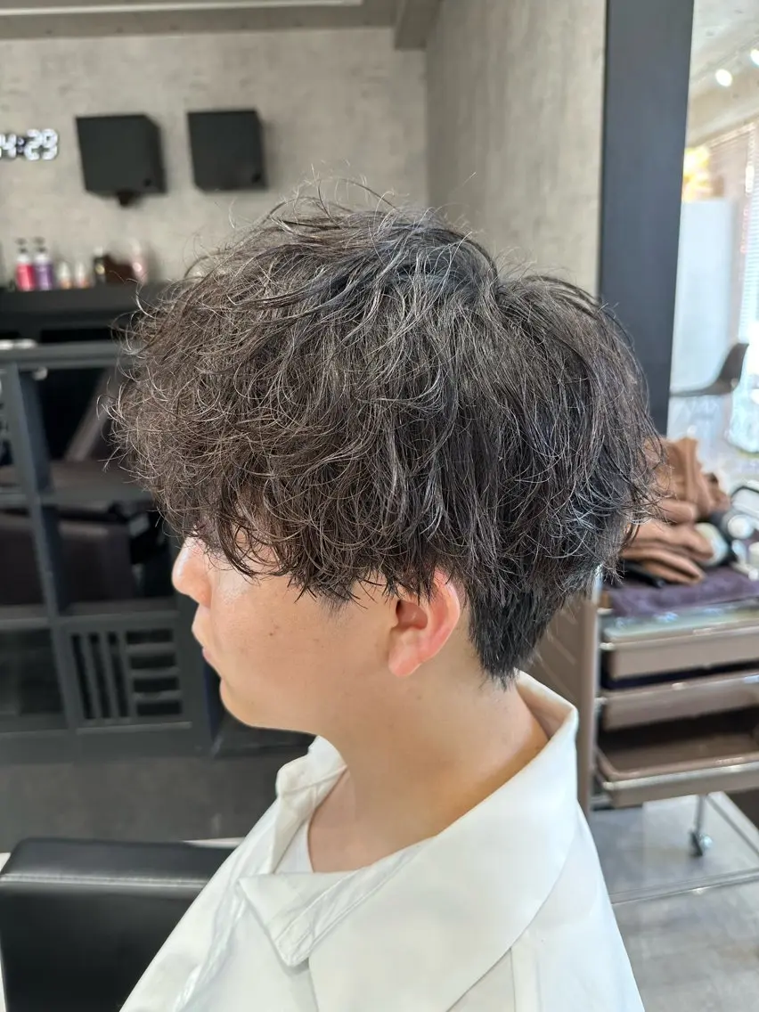 ショート パーマ メンズ メンズパーマ 波巻きパーマ スパイラルパーマ カット パーマ ユウ🪄 パーマ指名No1のヘアスタイル