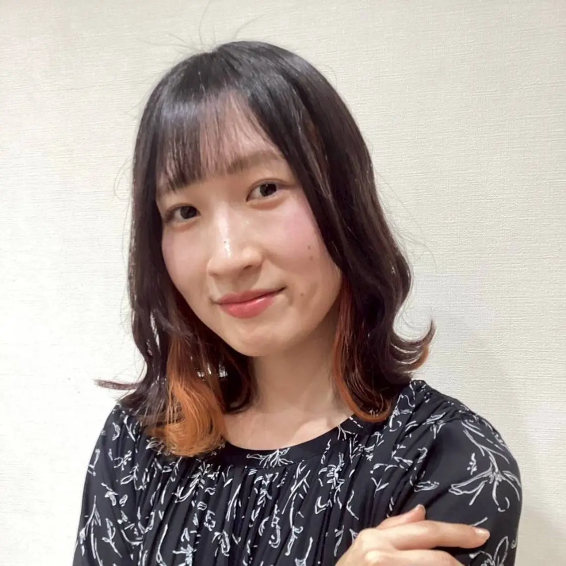 ミディアム ヘアカラー グラスヘアー石垣 渕 七海のヘアスタイル