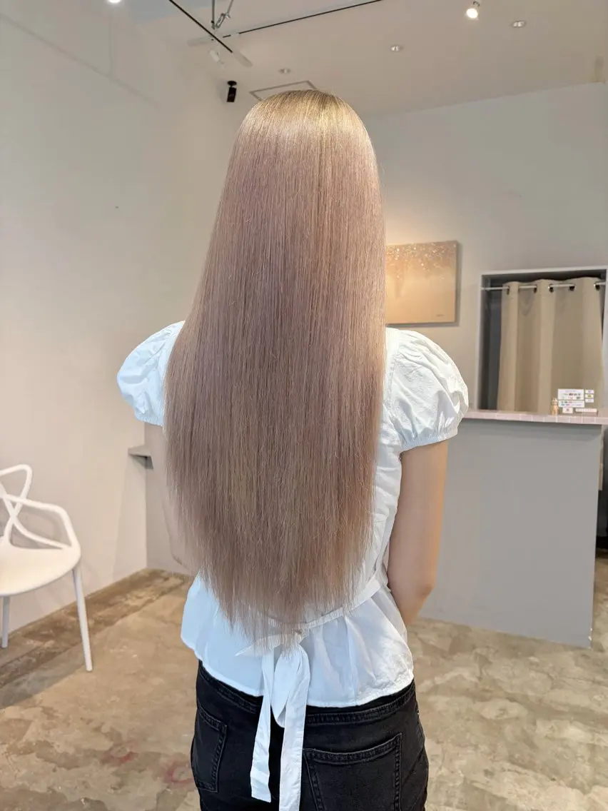 ロング カラー ベージュカラー ブリーチ ホワイトベージュ ヘアカラー レイヤーカット ゆほこのヘアスタイル