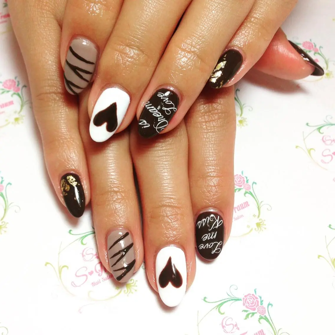 ネイル バレンタイン Nail Salon S-Traumのネイルデザイン
