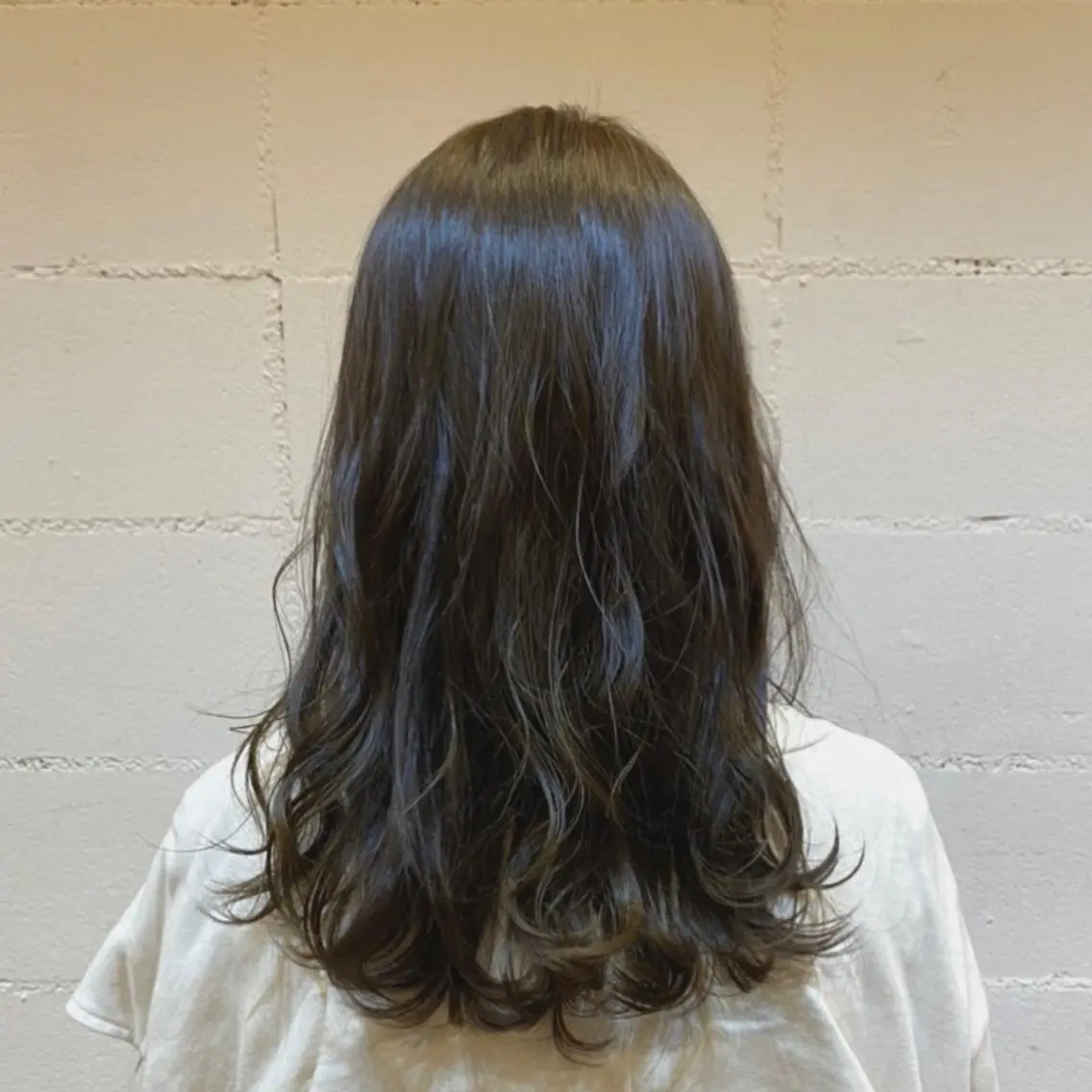 セミロング カラー アッシュ オリーブアッシュ 田中 恭子のヘアスタイル