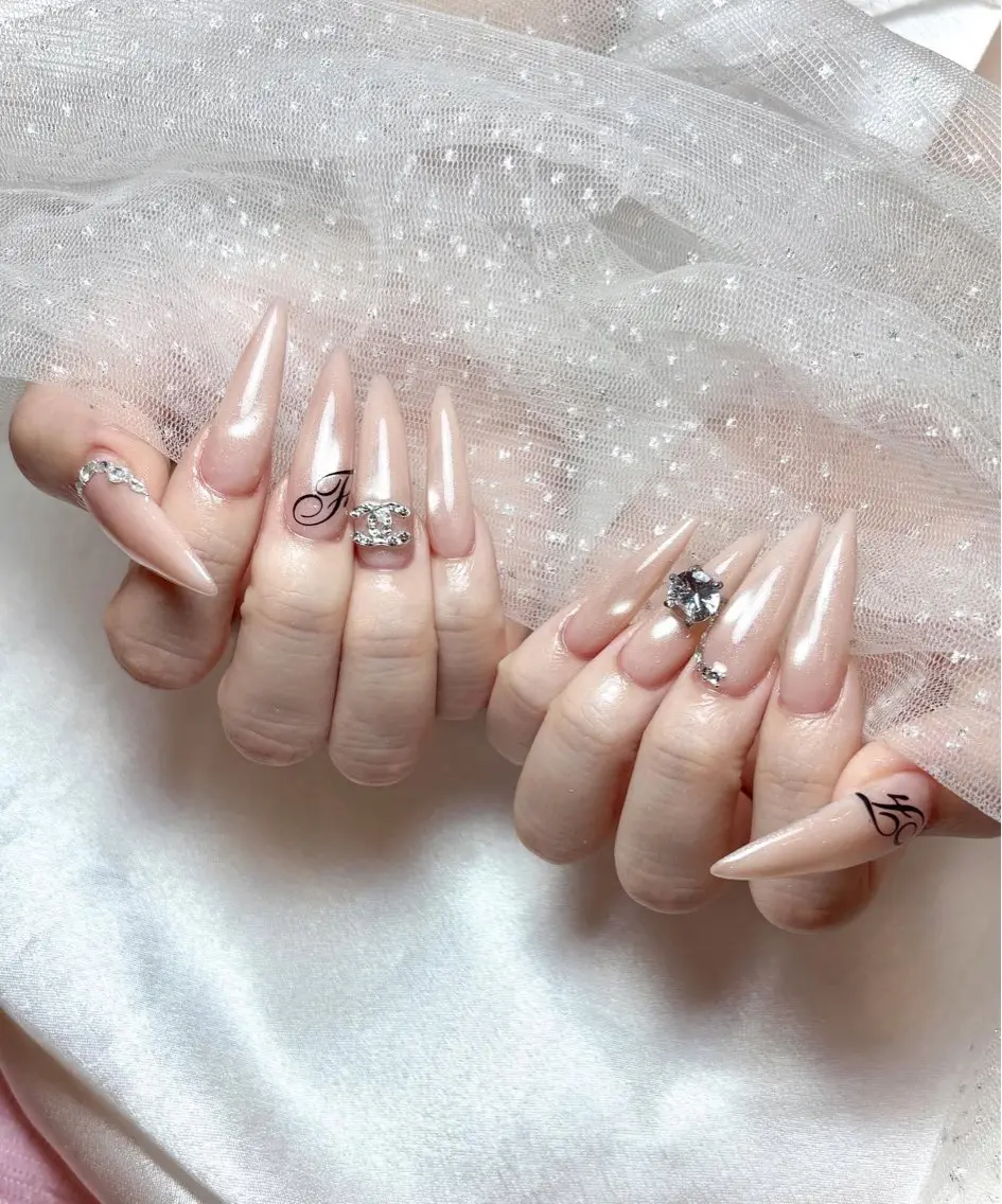 ネイル アートネイル ジェルネイル 韓国ネイル ニュアンスネイル ワンカラーネイル ハンドネイル Queen Nail Salonのネイルデザイン