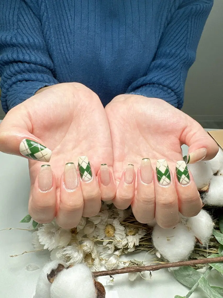 ネイル マグネットネイル 冬ネイル ハンドネイル UM Nail Salonのネイルデザイン