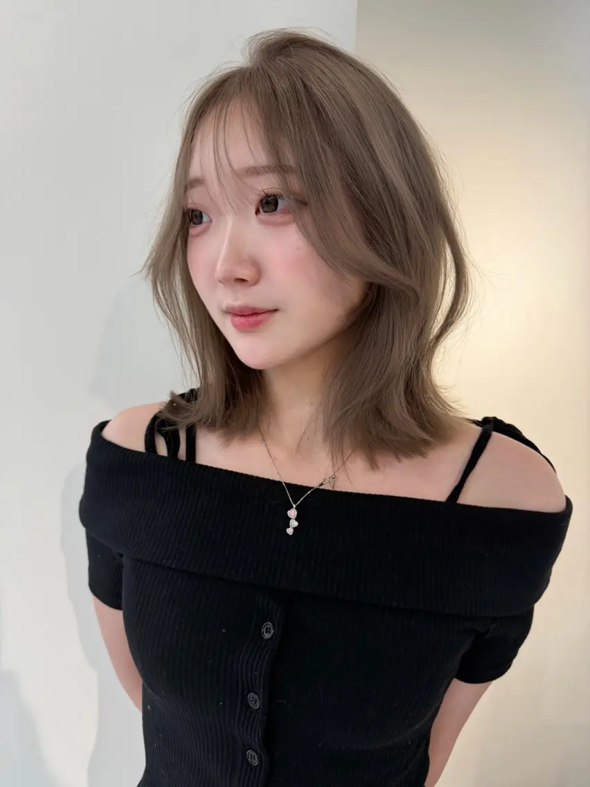ミディアム カラー ベージュカラー ブリーチ ケアブリーチ デザインカラー ダブルカラー ヘアカラー トリートメント TATSUブリーチ/ ミルクティーベージュのヘアスタイル