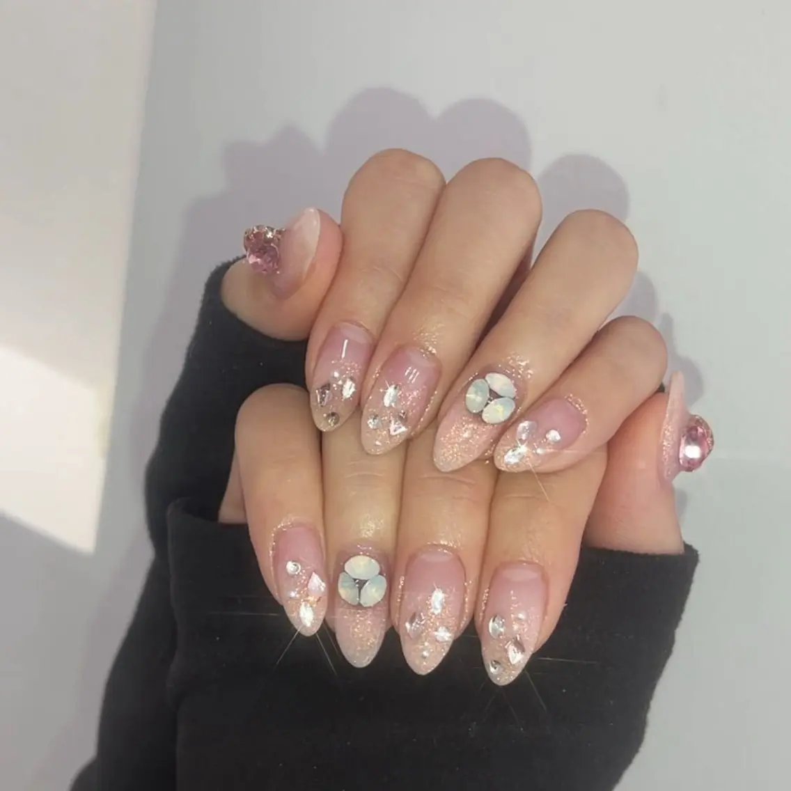 ネイル ジェルネイル キラキラネイル 韓国ネイル ストーンネイル SOM NAILのネイルデザイン