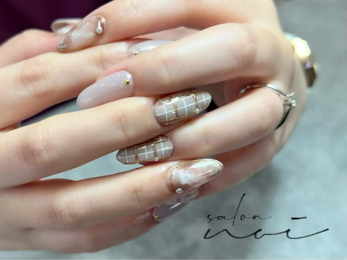 ネイル ミラーネイル ぷっくりネイル ハンドネイル salon noiのネイルデザイン