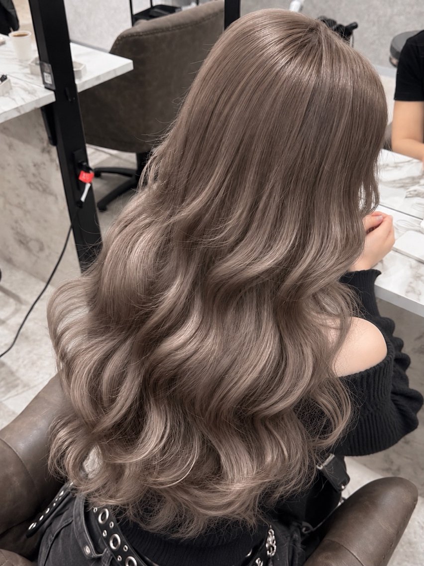 ロング 町田ブリーチ特化 MANATOのヘアスタイル