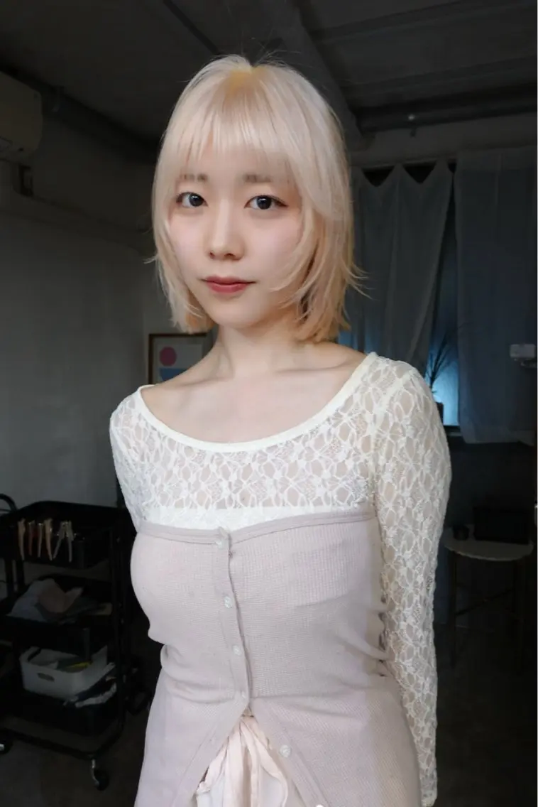 ミディアム カラー 顔周りレイヤーカット ブリーチminamiのヘアスタイル