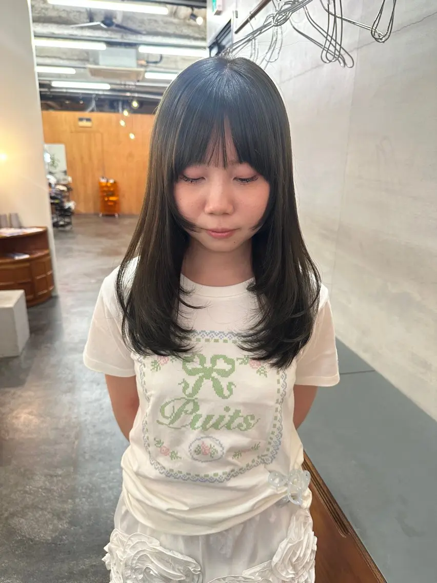 セミロング カラー ベージュカラー オリーブベージュ レイヤーカット ヘアカラー NEELU otoのヘアスタイル