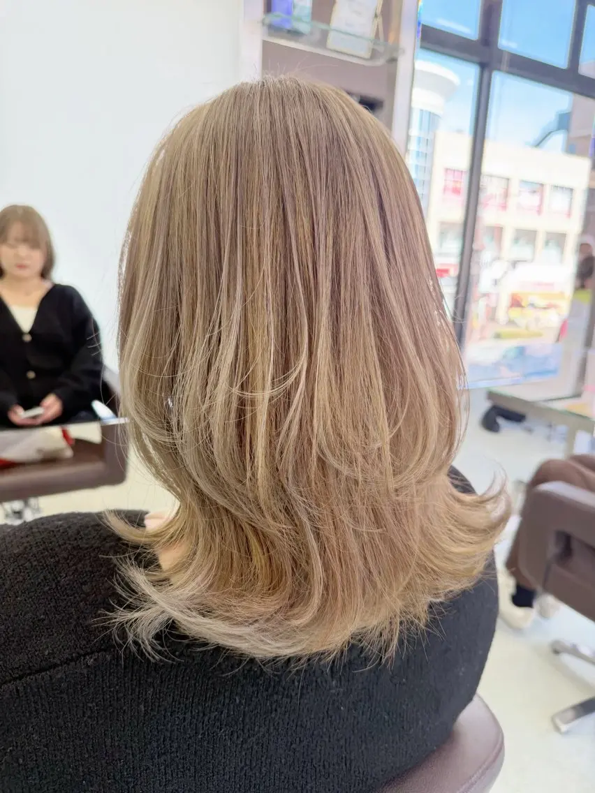 ミディアム カット ヘアカラー wil西宮レイヤー 西村徹のヘアスタイル