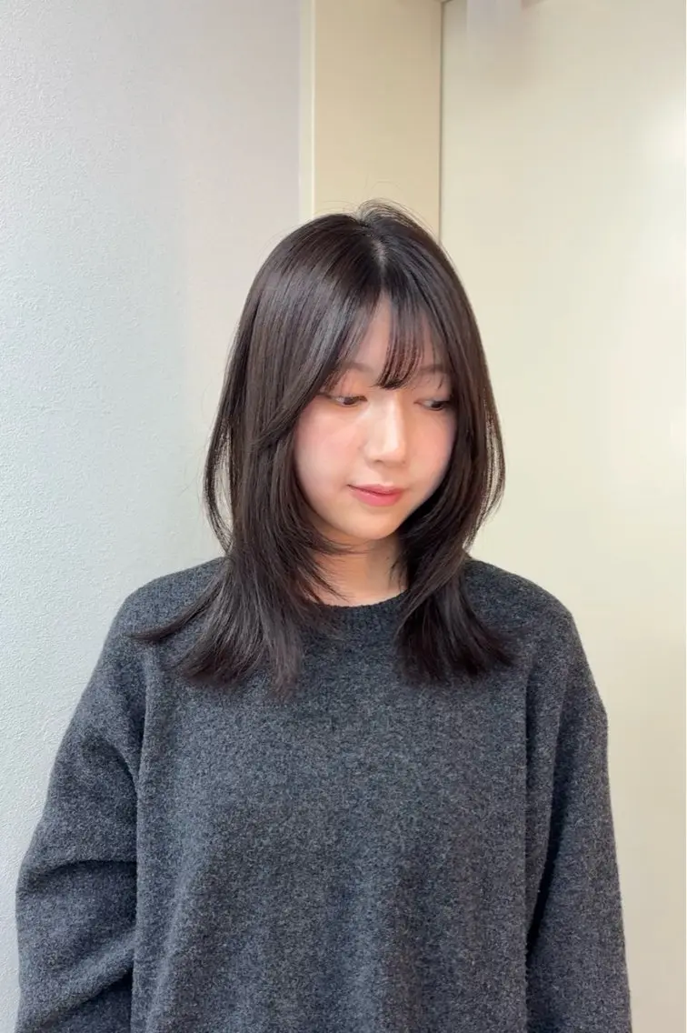 ミディアム ミディアムレイヤー レイヤーカット カット ヘアカラー トリートメント ブリーチなし透明感 🪄aoi🤎のヘアスタイル