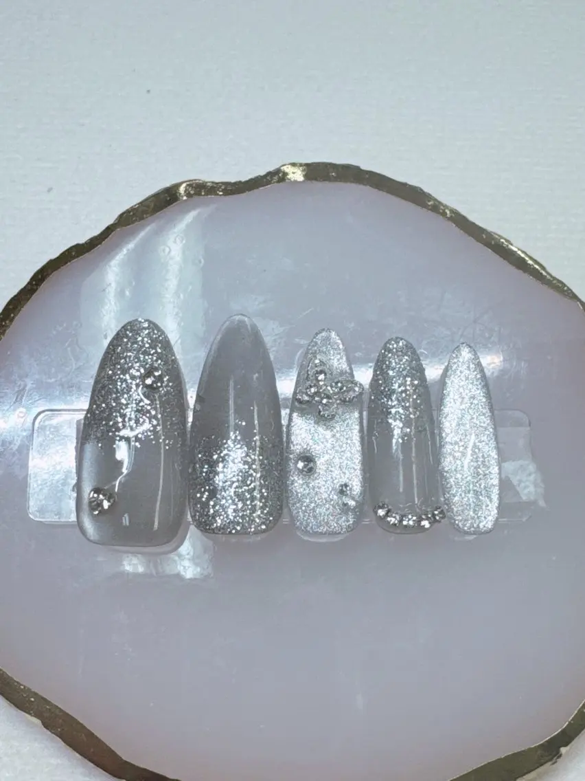 ネイル フレンチネイル ジェルネイル ガラスフレンチ ロングネイル マグネットネイル ハンドネイル Queeens nailのネイルデザイン