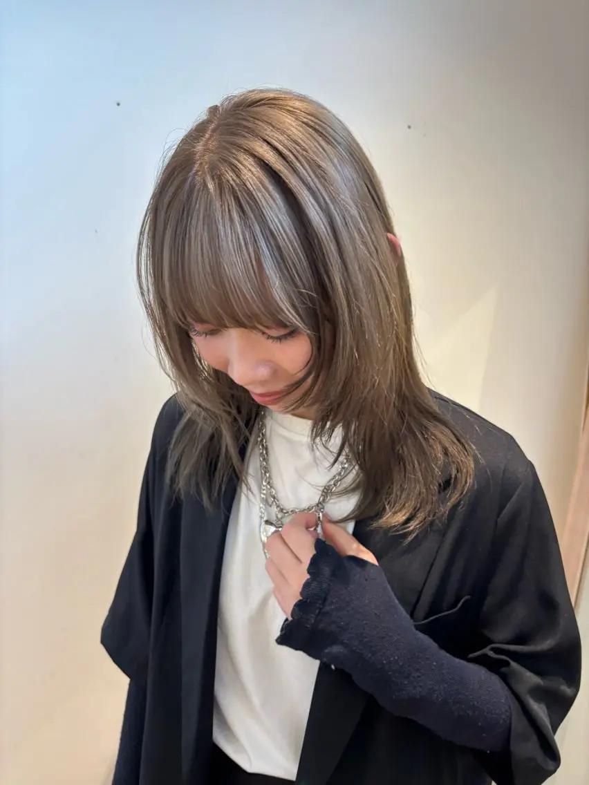 セミロング ヘアカラー 津田 里菜のヘアスタイル