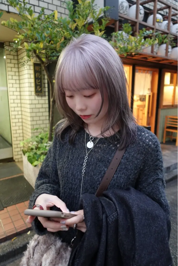 ミディアム カラー 顔周りレイヤーカット ブリーチminamiのヘアスタイル