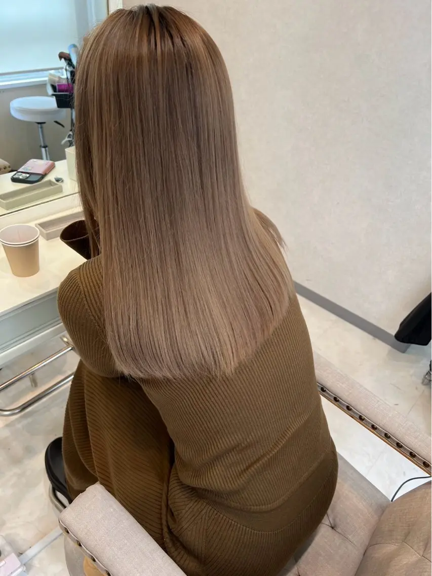 カラー 巣山 友莉のヘアスタイル