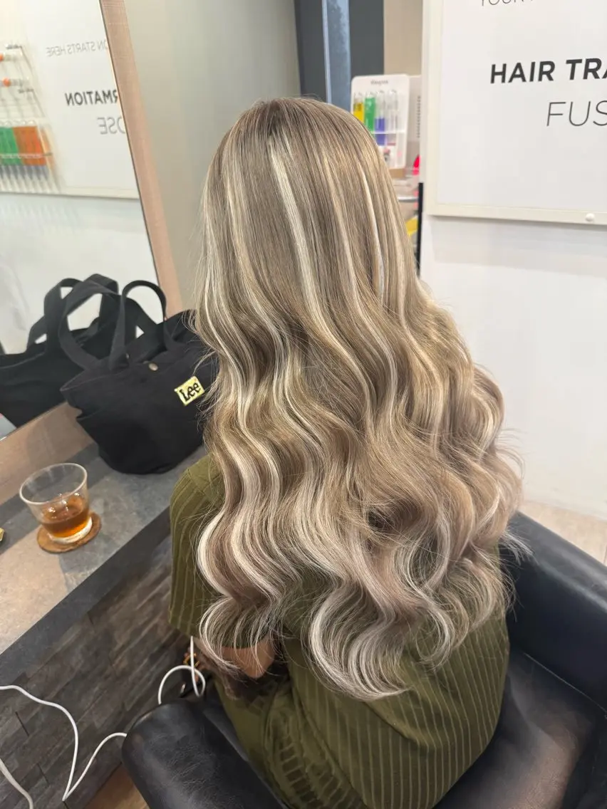 ロング カット ヘアカラー エクステ RIEブリーチ& エクステ特化型のヘアスタイル