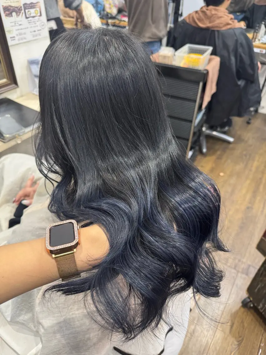 ミディアム 横浜🦋ハイトーン 🫐シャドウルーツのヘアスタイル