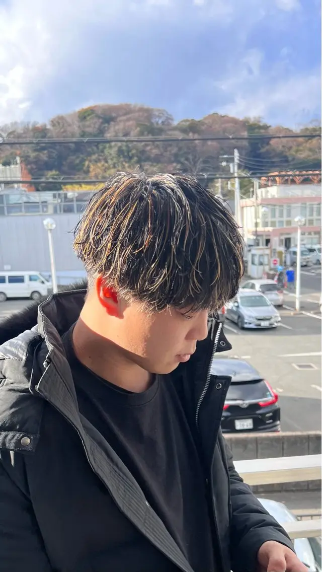 カラー パーマ メンズ メンズハイライト メンズパーマ ツイストスパイラルパーマ ハイライトカラー スパイラルパーマ カット ヘアカラー メンズカット/メン ズパーマ/鎌倉/ユウのヘアスタイル