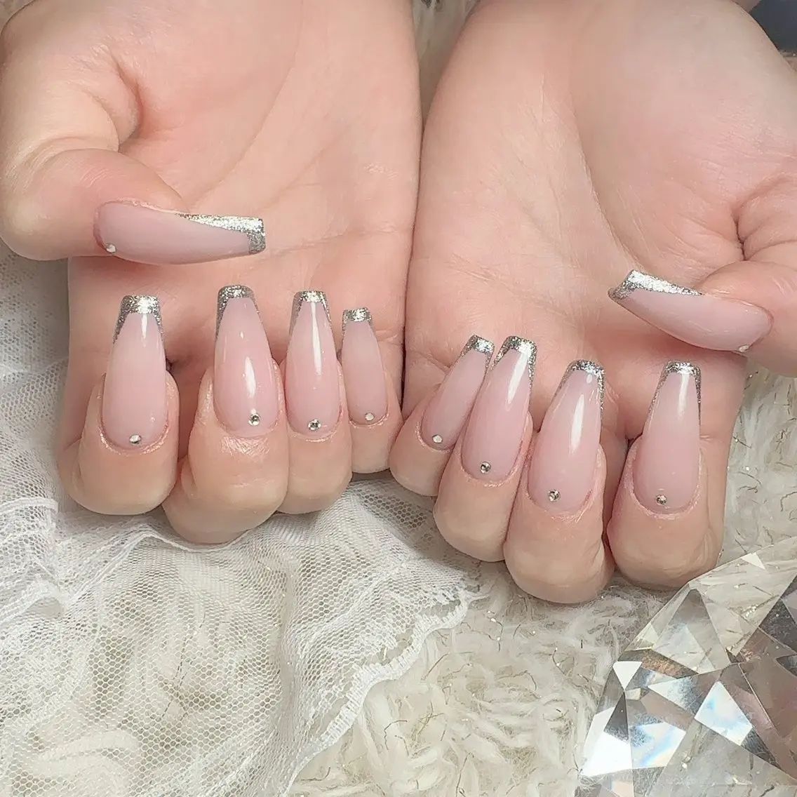 ネイル ストーンネイル EMU NAILのネイルデザイン