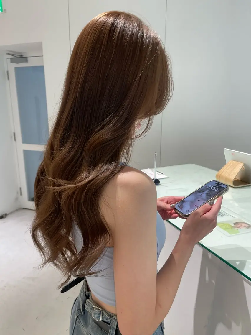 ロング カラー ブリーチ ブラウンカラー 透明感カラー ダブルカラー くすみブラウン ヘアカラー loely 💞miyuのヘアスタイル