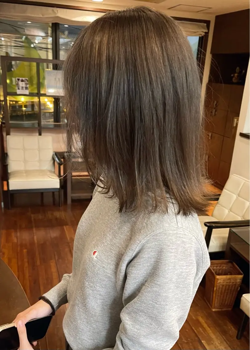 ミディアム カラー ブリーチ グレージュ ヘアカラー トリートメント 田室 和幸のヘアスタイル