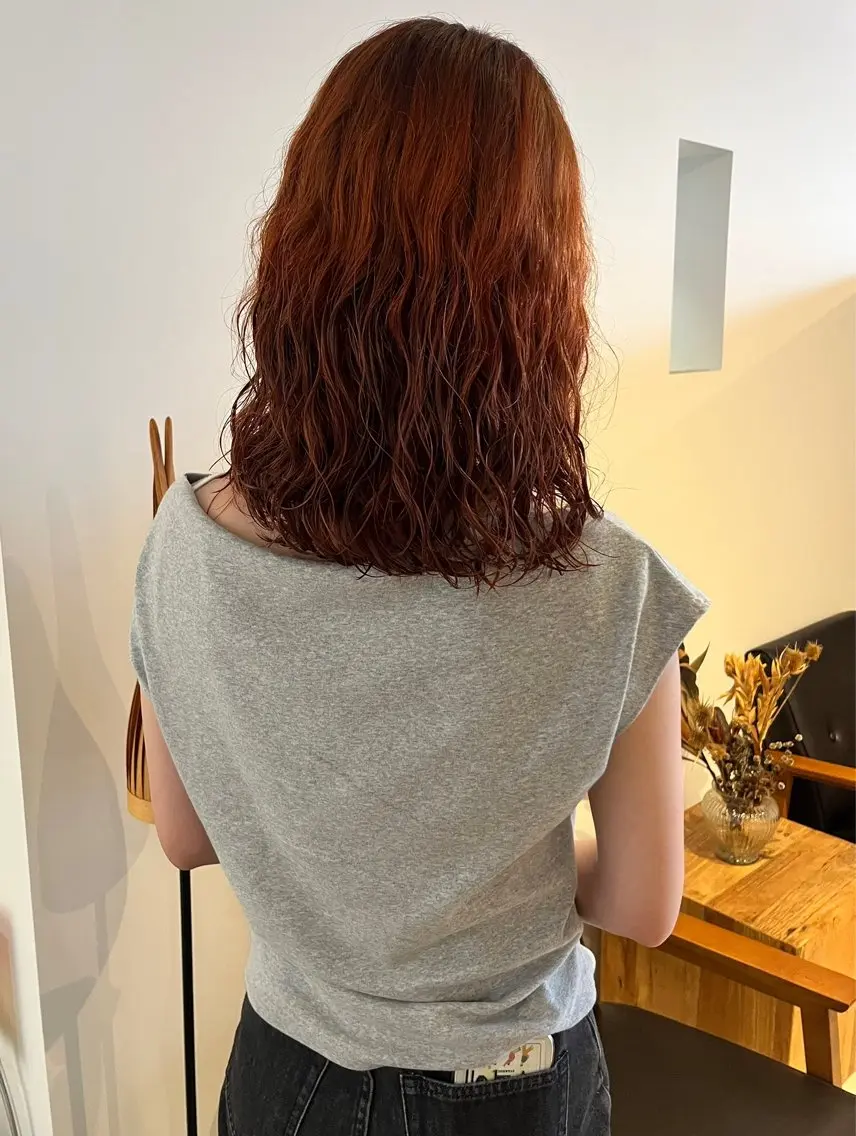 セミロング カラー ブラウンカラー オレンジ オレンジブラウン she. noaのヘアスタイル