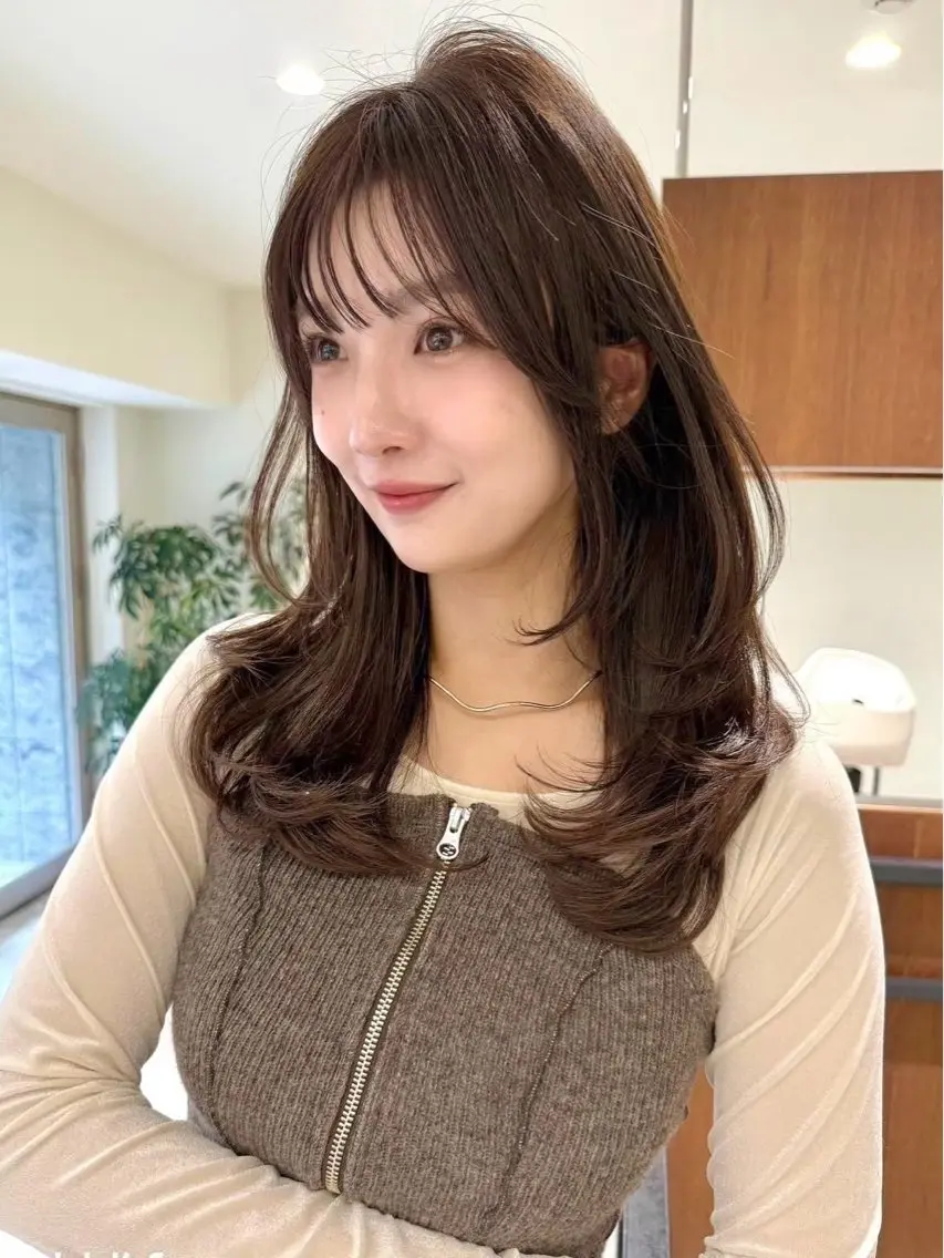 セミロング レイヤーカット ハッシュレイヤー特化のヘアスタイル