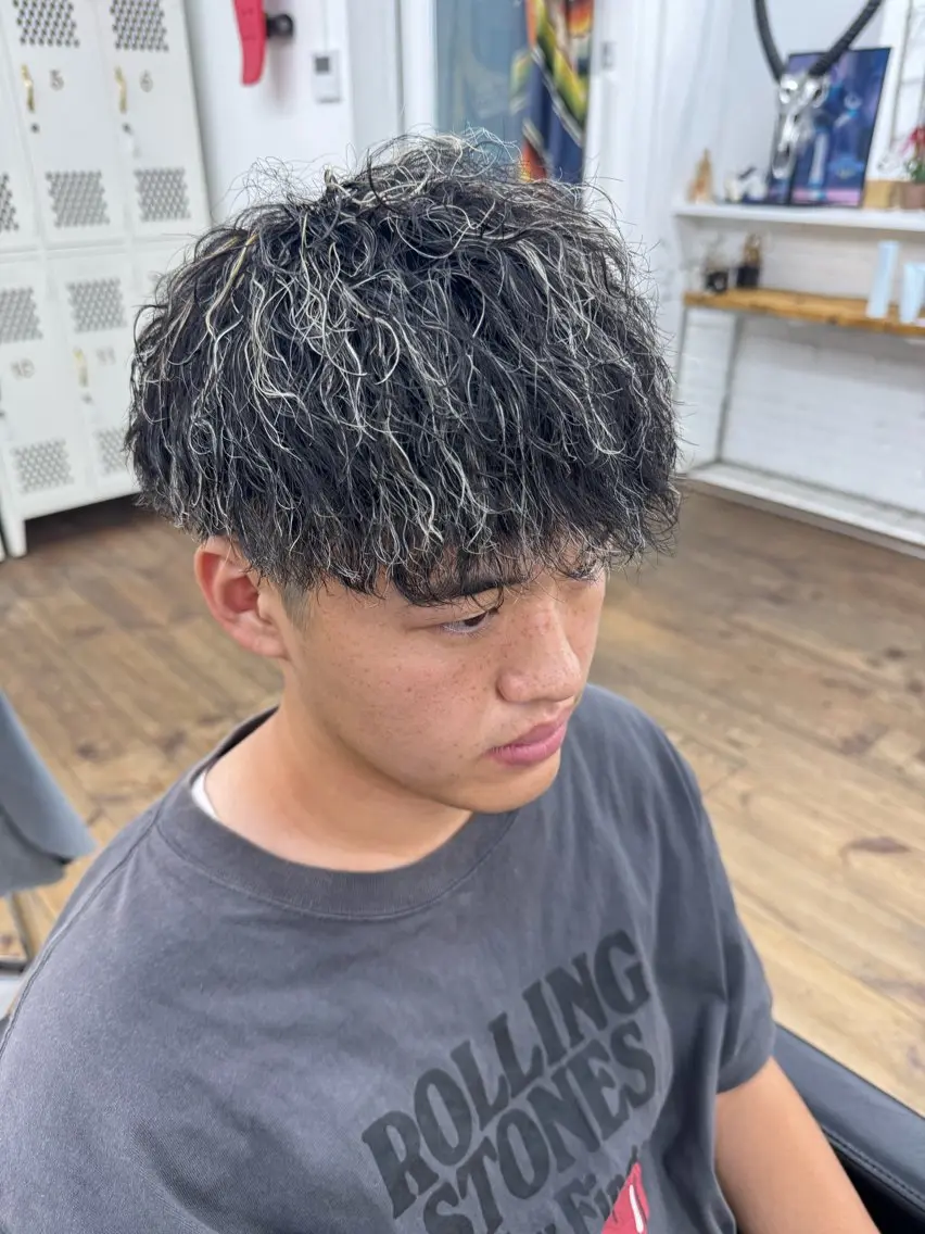 ショート カラー パーマ メンズ カット ヘアカラー パーマ メンズ特化サロン ユウヘイのヘアスタイル
