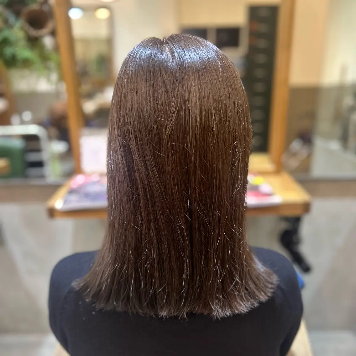ミディアム カラー カット ヘアカラー トリートメント 若狭 彩花のヘアスタイル