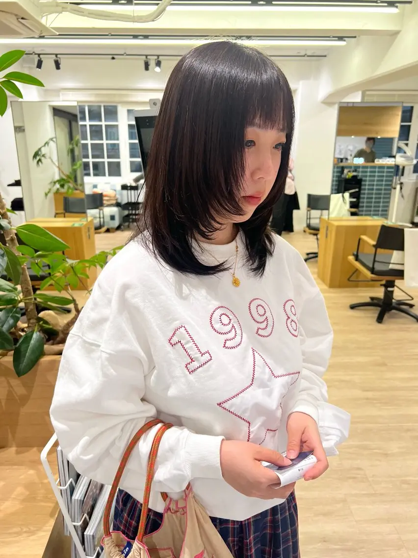セミロング カット ヘアカラー トリートメント 艶ベージュ/オリーブ カラー🫒airiのヘアスタイル