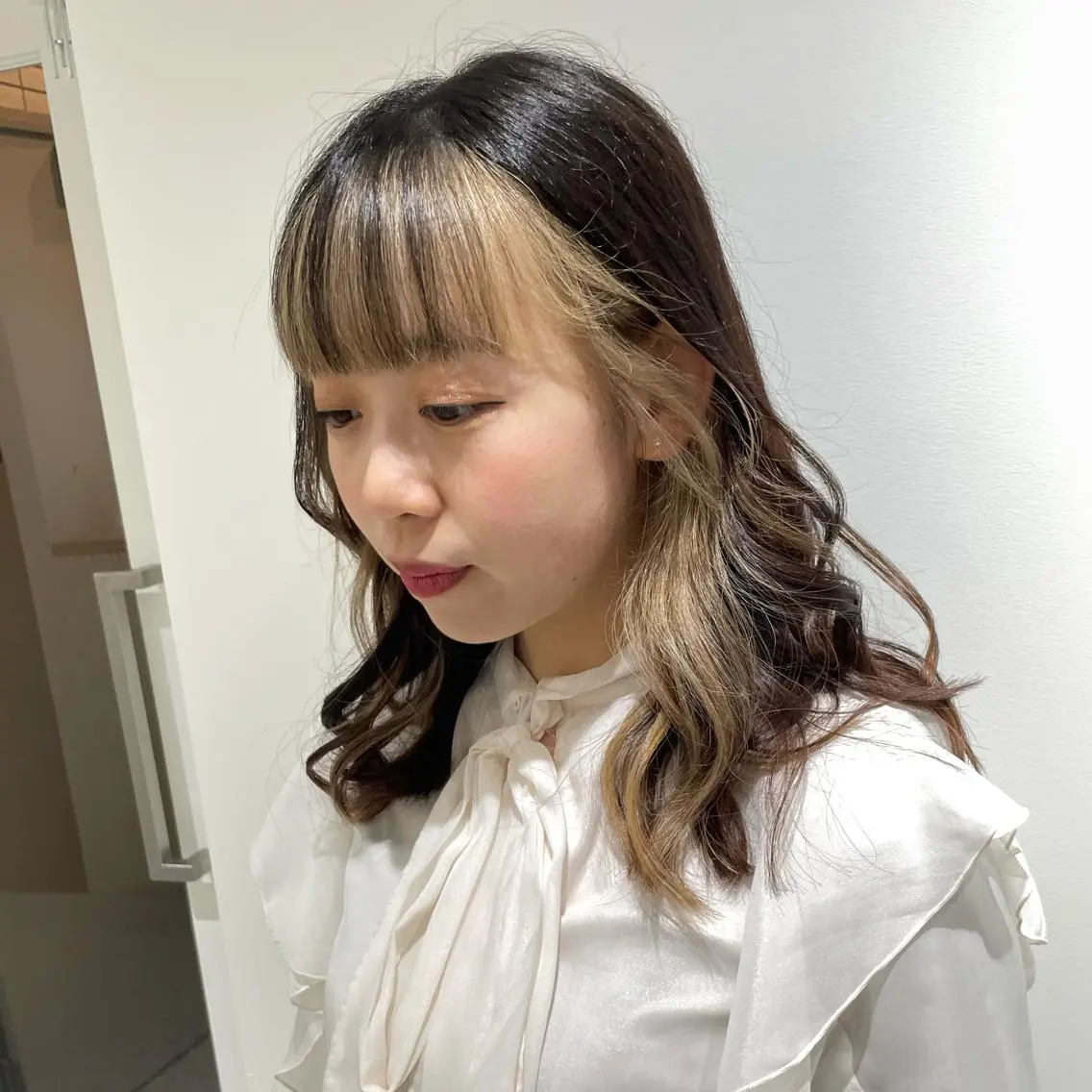 ロング カラー ミストバング ブリーチ  フェイスフレーミング カット ヘアカラー トリートメント ブリーチ/ハイトーン 艶カラー/ユリナのヘアスタイル