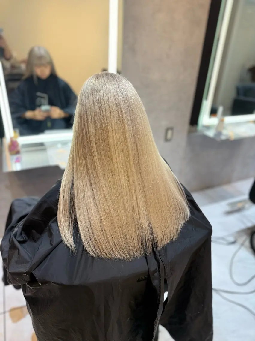 ロング カラー ハイトーンカラー ヘアカラー レディースモデル募集 角快利のヘアスタイル