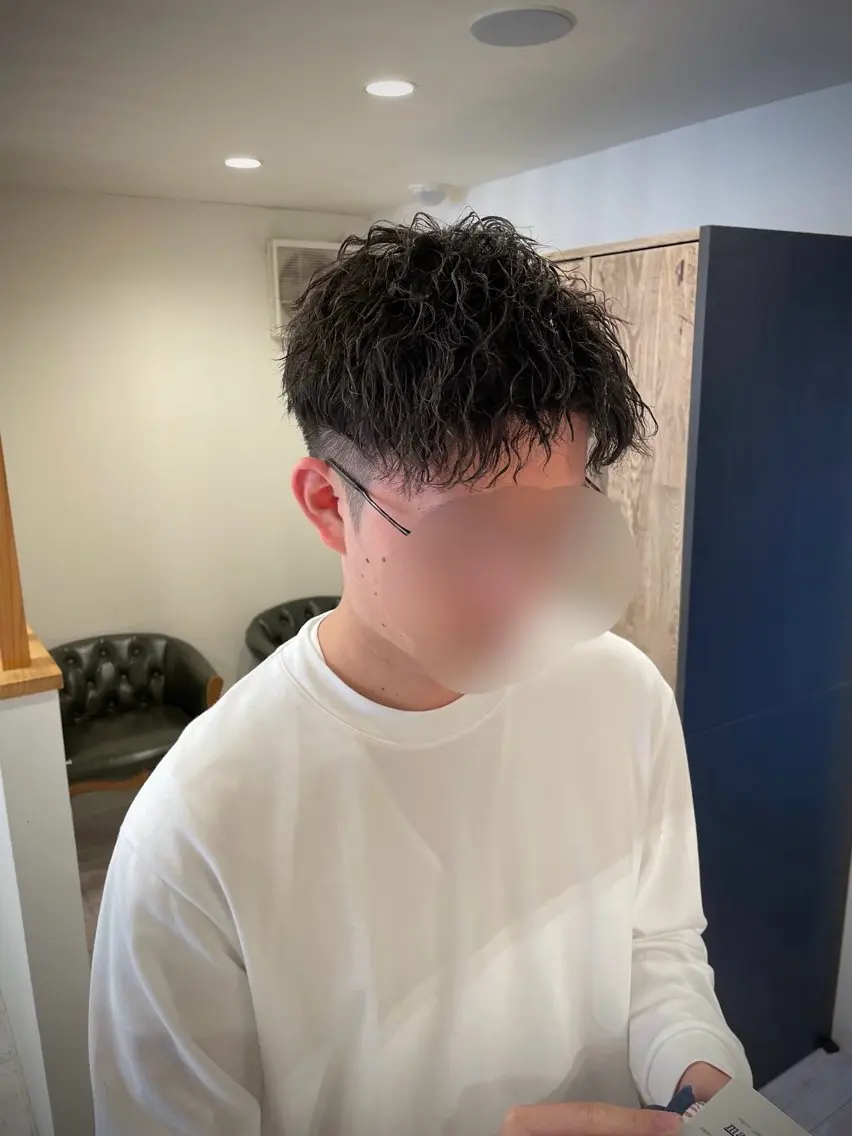 🌟男性限定🌟デザインカット+艶髪グレイカラー(白髪染め、黒染め)+トリートメント+眉カットの写真