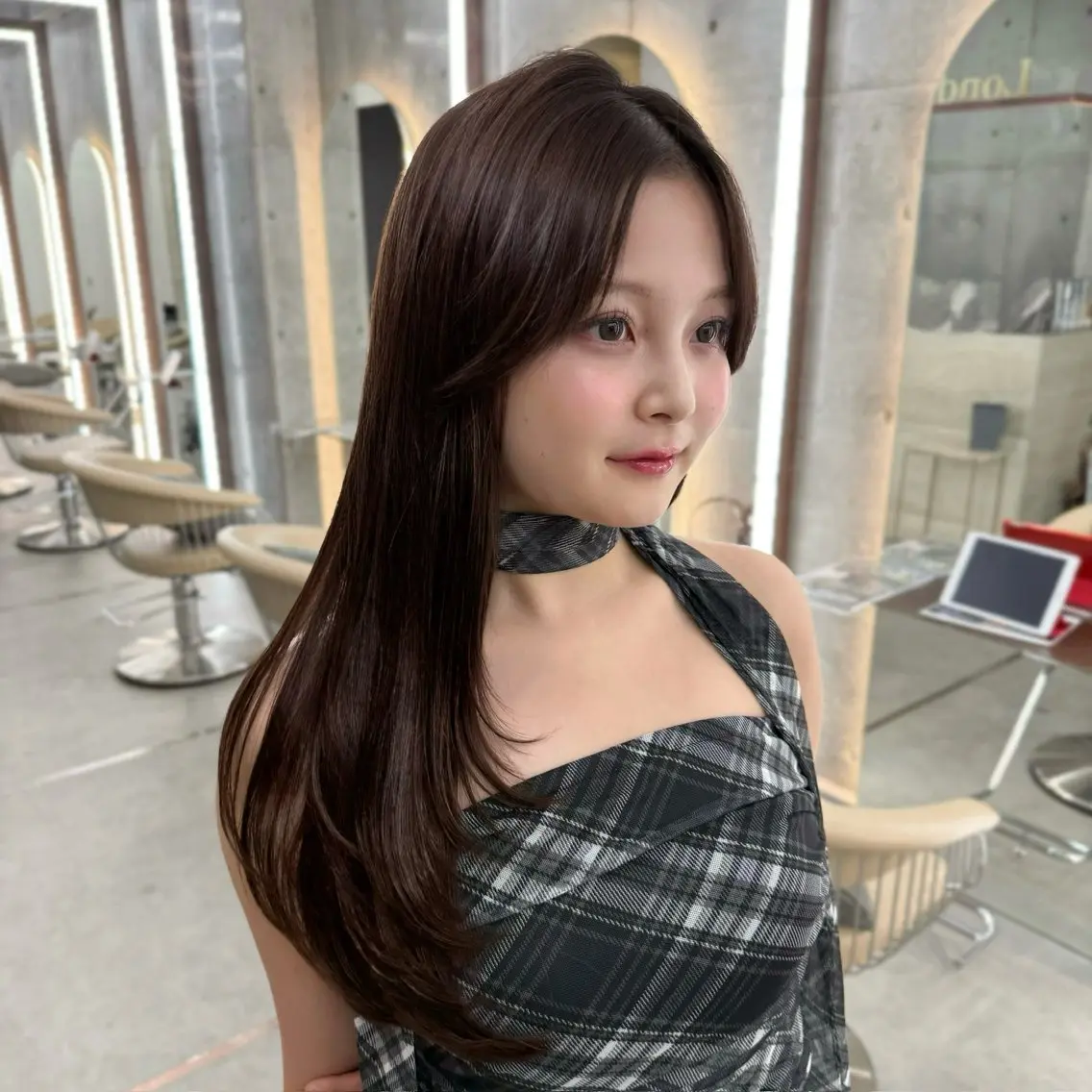 ロング カット 縮毛矯正 トリートメント 髪質改善|透明 感カラー🩵レイヤーのヘアスタイル