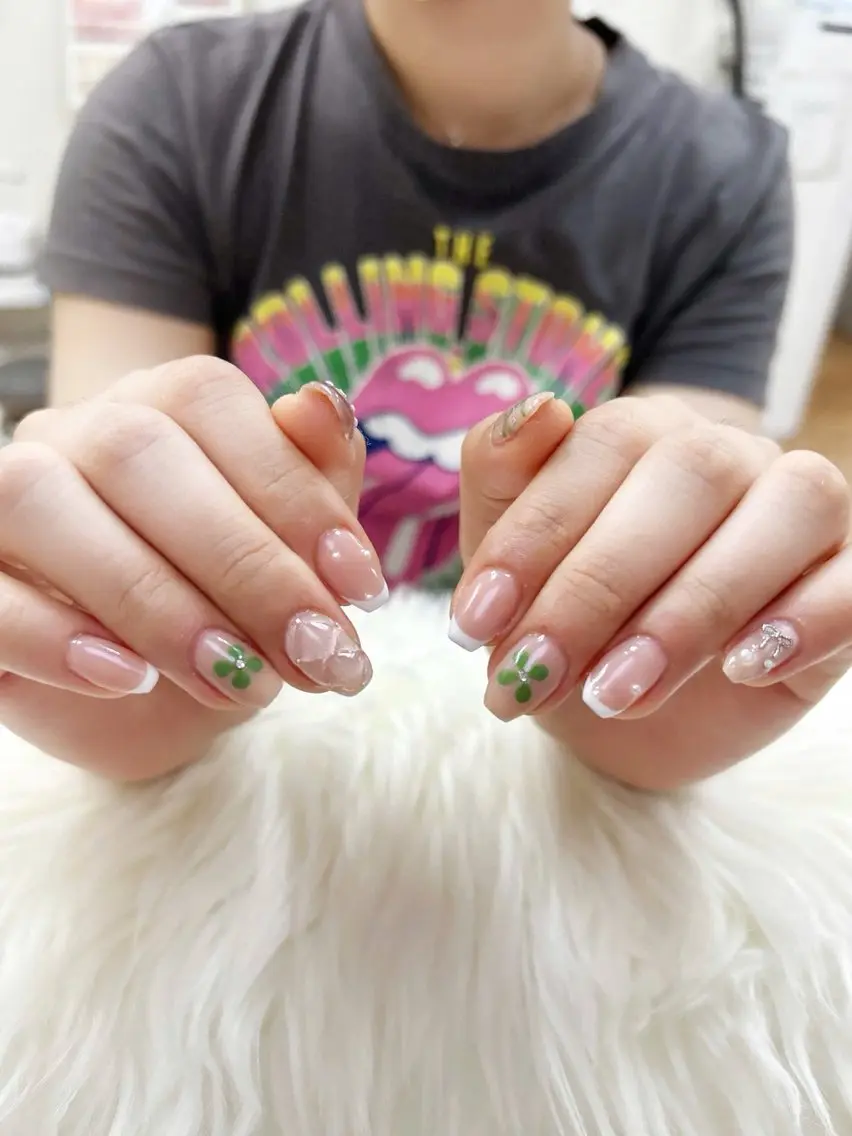 ネイル フレンチネイル グラデーション キラキラネイル 韓国ネイル マグネットネイル ハンドネイル ハンドケア Hara Nail 【持ち込みOK】のネイルデザイン