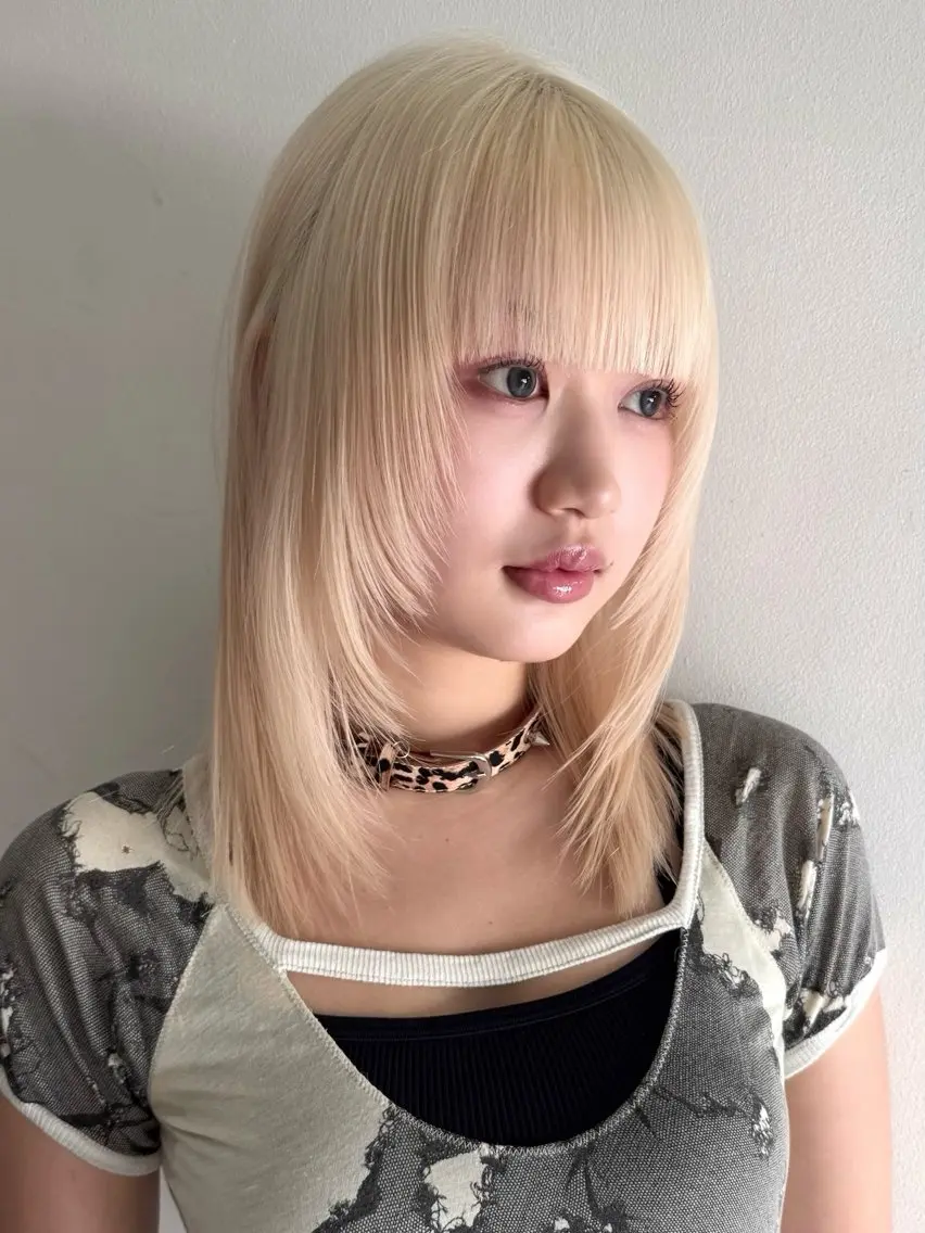ミディアム カラー ブロンド ハイトーンカラー 顔まわりレイヤー レイヤーカット ヘアカラー トリートメント 失敗しないハイトーン ✨ミルクティー/ミワのヘアスタイル