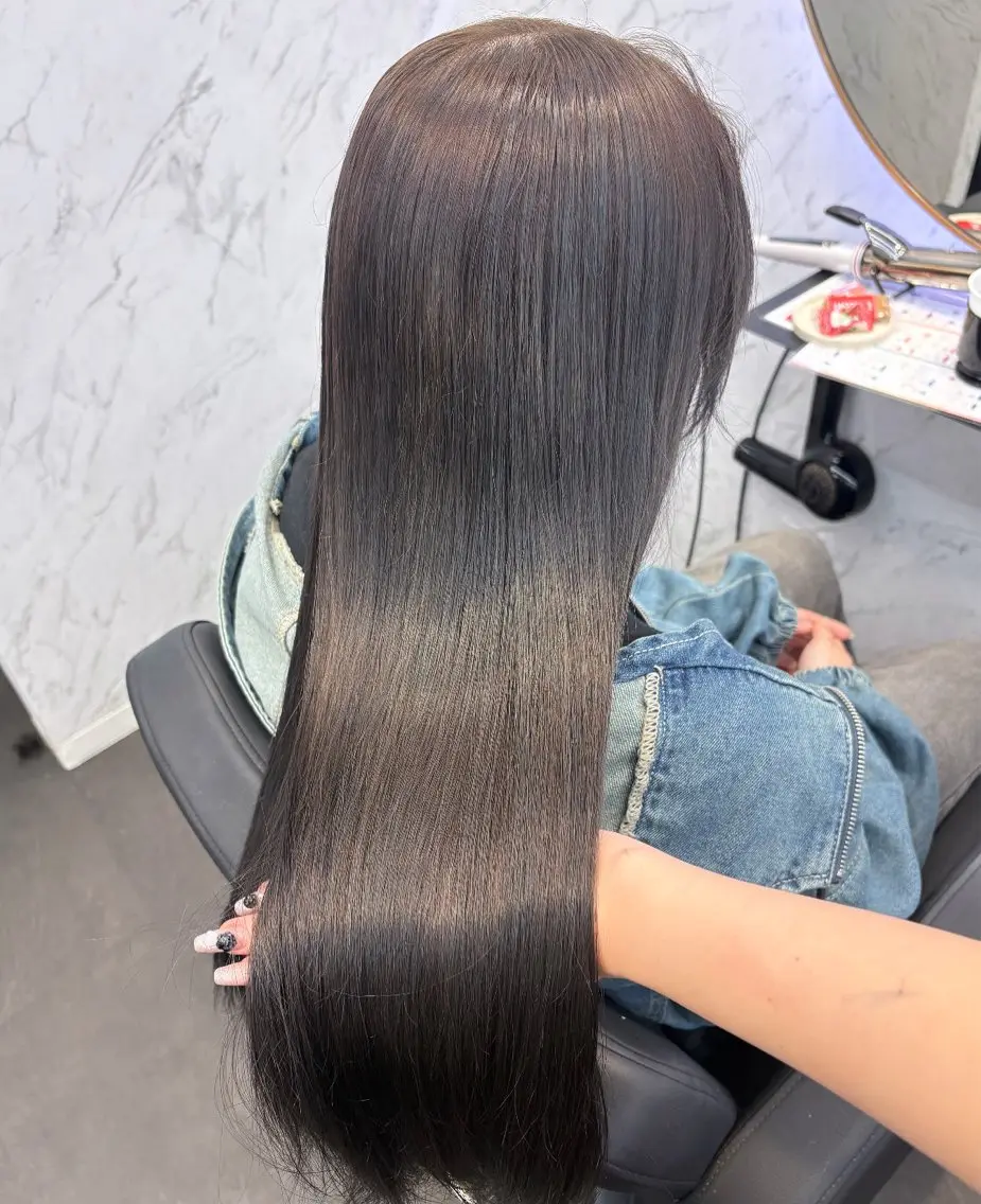 ロング カラー オリーブグレー 韓国ヘア🎀 /♡𝓝𝓸𝓪♡のヘアスタイル