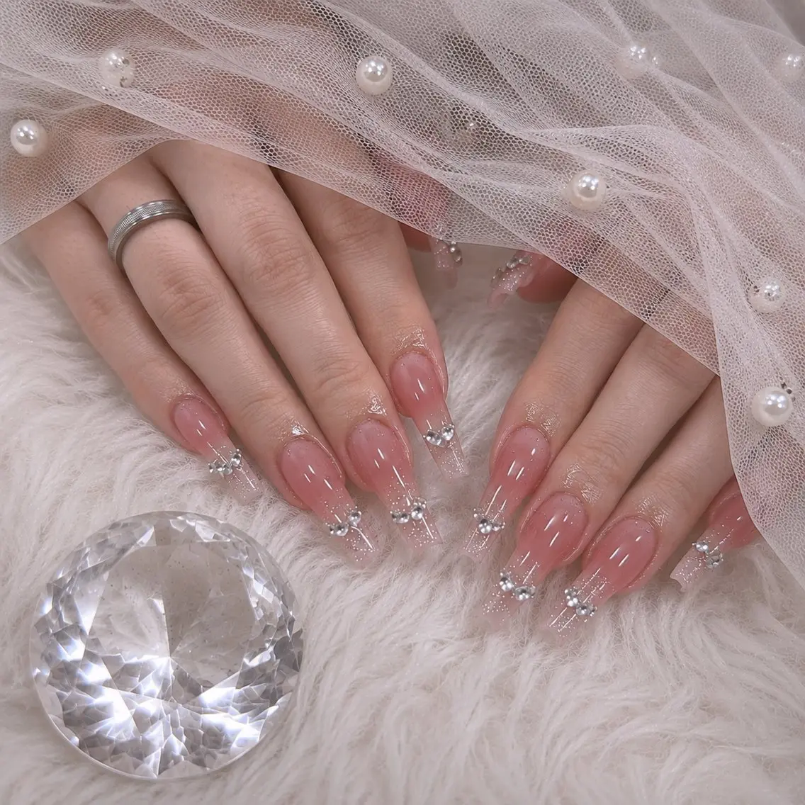 ネイル ドット ロングネイル スカルプネイル ワンホンネイル ハンドネイル 𝑅𝑖𝑛 🫧 アクリルスカルプのネイルデザイン