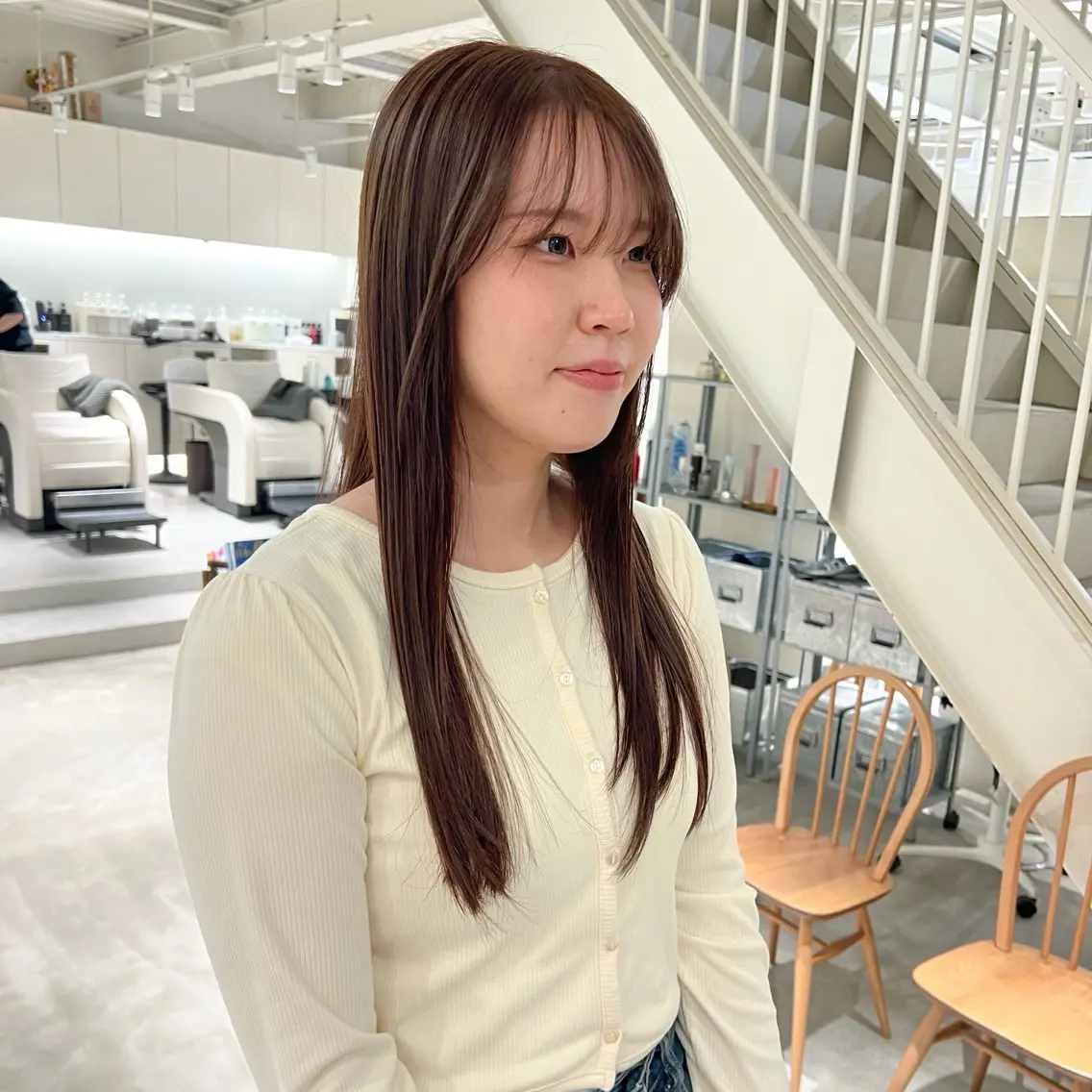 ロング カラー ベージュカラー 透明感カラー ヘアカラー 周東 芽依のヘアスタイル