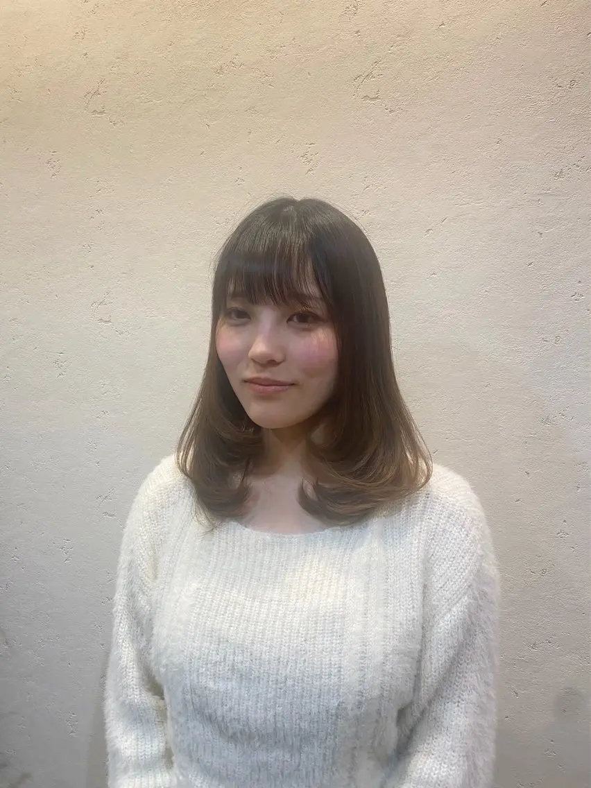 ミディアム 佐々木 愛里のヘアスタイル