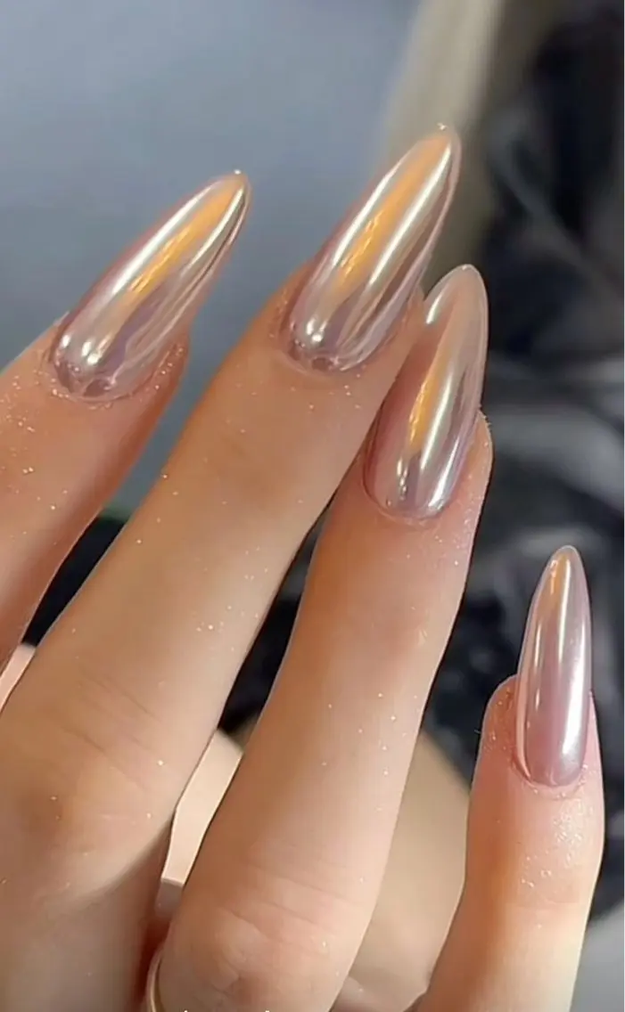ミラーネイル💅🏻(ジェルネイルオフ: 無料)の写真