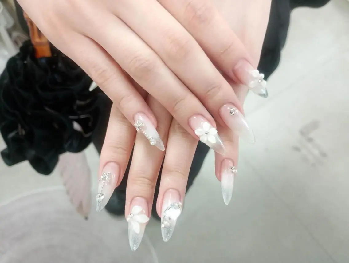 ネイル 長さ出し フットネイル フレンチネイル ジェルネイル ガーリー ハンドネイル ハンドケア Hana Bloom Nail Salonのネイルデザイン