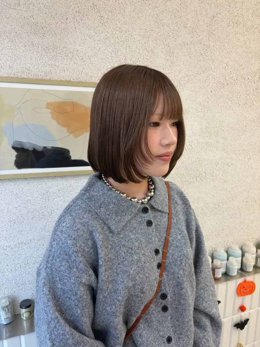 ミディアム カット ヘアカラー 🧸柔らかベージュ/ 顔周りレイヤー/ミクのヘアスタイル